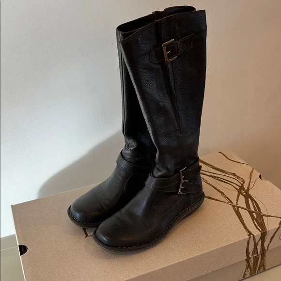 b.o.c. Women's Dark Brown to  the Knee Boots - Picture 2 of 4